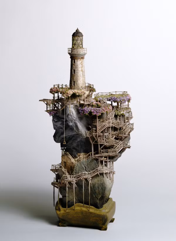 Ông đã sử dụng dây đồng, thạch cao, đất sét, nhựa dẻo và nhựa cây để trang trí những chi tiết như cây cầu, ban công, tháp, cối xay gió...