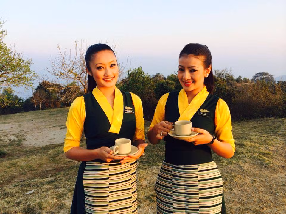 Các cô gái có gương mặt khả ái và dáng người chuẩn.