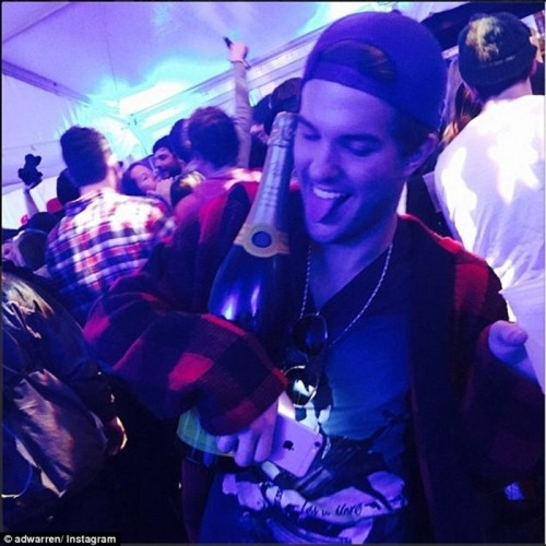 Rich Kids là nơi chia sẻ hình ảnh của tất cả những tiểu thư, công tử giàu có bậc nhất trên thế giới. Mục đích chính của các thành viên hội nhà giàu này là khoe sự giàu có của mình.