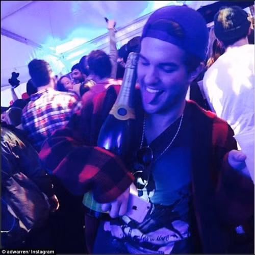 Rich Kids là nơi chia sẻ hình ảnh của tất cả những tiểu thư, công tử giàu có bậc nhất trên thế giới. Mục đích chính của các thành viên hội nhà giàu này là khoe sự giàu có của mình.