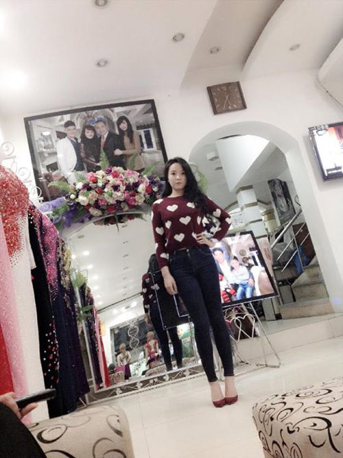 Ngoài ngôi nhà ở Nam Định, gia đình Hoa hậu Kỳ Duyên còn sở hữu 2 căn nhà khang trang tại Hà Nội. Hiện tại, Kỳ Duyên đang sống cùng anh trai ở căn nhà trên phố Hàng Bột. Căn nhà còn lại trên phố Lê Duẩn đang được cho thuê.