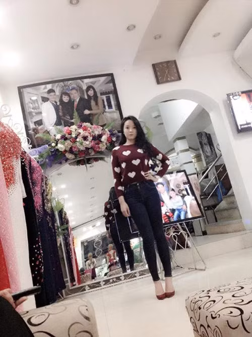 Ngoài ngôi nhà ở Nam Định, gia đình Hoa hậu Kỳ Duyên còn sở hữu 2 căn nhà khang trang tại Hà Nội. Hiện tại, Kỳ Duyên đang sống cùng anh trai ở căn nhà trên phố Hàng Bột. Căn nhà còn lại trên phố Lê Duẩn đang được cho thuê.