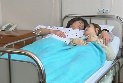 Ngay trong đêm đó, Minh - Thư lại cập rập đến một bệnh viện tỉnh nơi có khoa sản phụ. Ảnh minh họa.