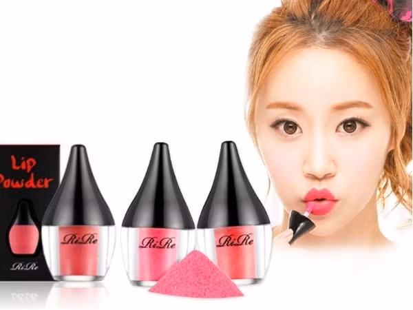 Son lì Rire Lipmanicure High Fix (giá 150.000 đồng): Dòng son này có mùi thơm ngọt ngào, màu sắc tươi tắn, lâu trôi, không thấm nước.