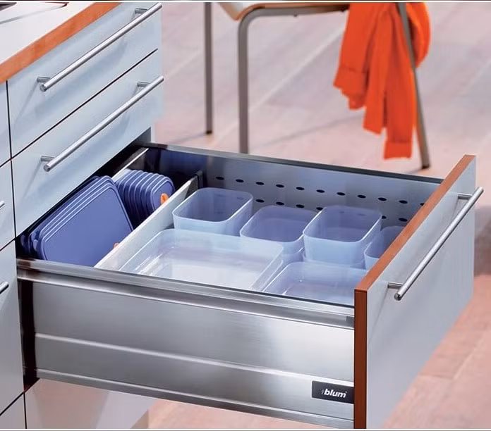 Ngăn kéo để đồ nhựa.