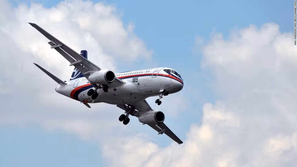 Sukhoi Superjet 100, cất cánh lần đầu vào năm 2008. Superjet là dòng máy bay có khoảng 110 chỗ ngồi nhắm vào thị trường hàng không ở các nước đang phát triển.