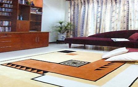 Ngôi nhà là món quà bố mẹ tặng cho anh chàng ca sĩ 8X. Chính bố Quang Vinh là người đã tự tay thiết kế và trang trí nội thất cho nơi này.