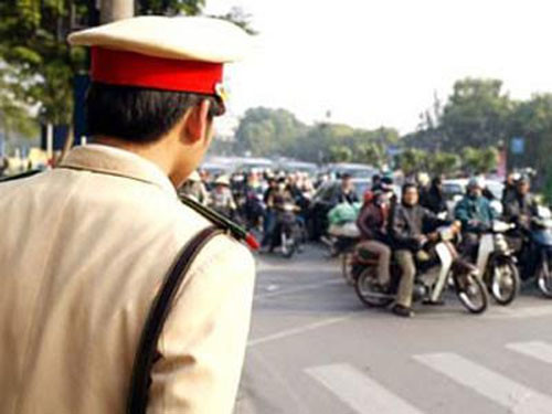 Ha Noi: Chuyen CSGT bung phe sang lam van phong