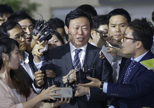 Shin Dong Bin là người từng lật đổ cha đẻ để giành quyền lực tại tập đoàn Lotte và cũng là người giàu thứ 19 ở Hàn Quốc.