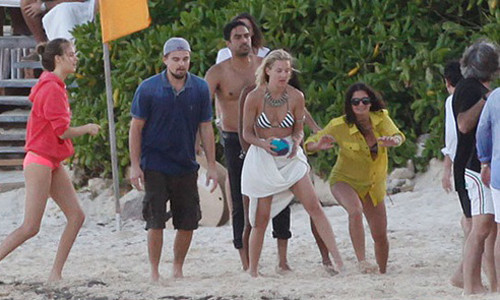 Một thời gian dài sau đó, bữa tiệc sinh nhật lần thứ 60 của đại gia thời trang vẫn được truyền thông nhắc đến với hình ảnh chơi đùa trên bãi biển của nhiều tên tuổi lớn như tài tử Leonardo Dicaprio, siêu mẫu Neomi Campell, diễn viên Kate Hudson...