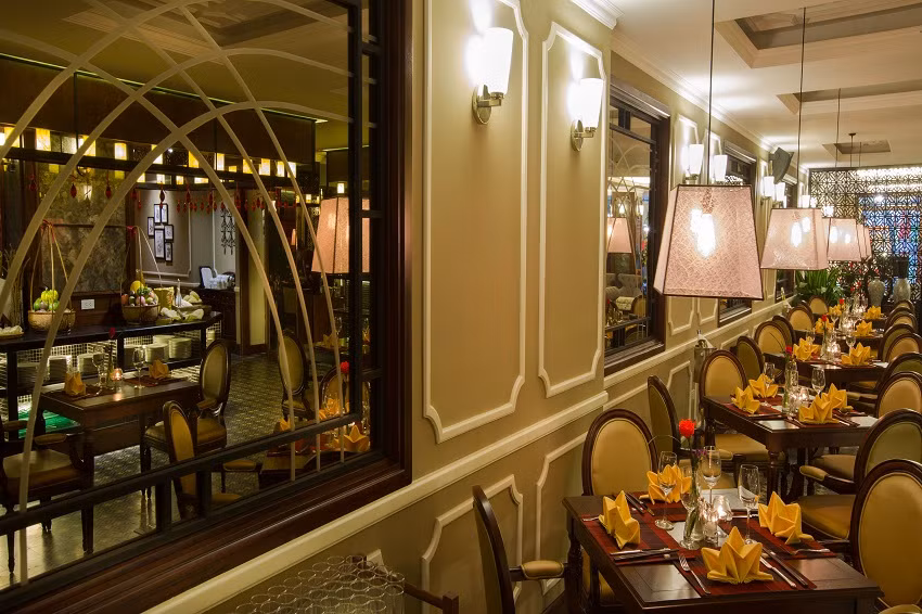 Không gian ấm cúng của nhà hàng.