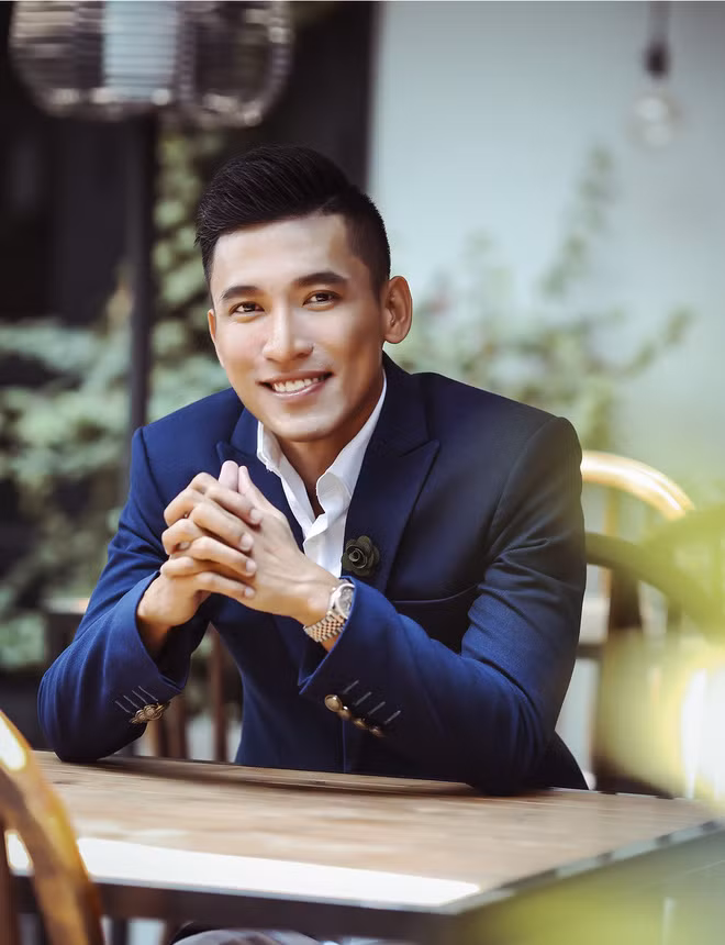 Chang doanh nhan Viet sieu dien trai khien chi em ban loan