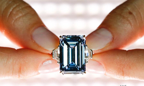 Viên kim cương xanh khổng lồ sẽ là kiệt tác được chú ý nhất tại cuộc đấu giá ở khách sạn Four Seasons tại Geneva, Thụy Sĩ ngày 18/5 tới đây.