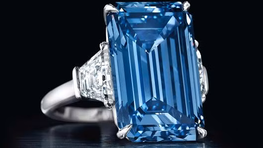 Viên kim cương xanh này sẽ được đấu giá tại sự kiện Magnificent Jewels Christie ở Geneva, Thụy Sĩ vào ngày 18/5, với mức giá dự tính từ khoảng 38 triệu đến 45 triệu USD (840 tỷ-1.000 tỷ đồng).