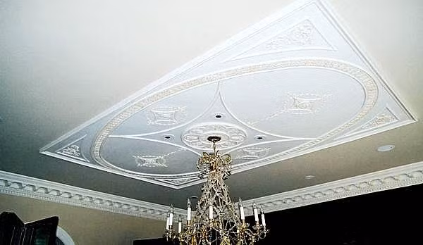 Đây là ngôi nhà được bà Zhao mua và chuyển về ở từ cuối năm ngoái. Tại hiện trường, phóng viên ghi nhận, một mảng trần dài 2m, rộng 1m rơi xuống sàn nhà. Thậm chí, cả những dây lấp lánh trên đèn chùm cũng bị rơi xuống sau tác động của các mảng trần. Ảnh minh họa.