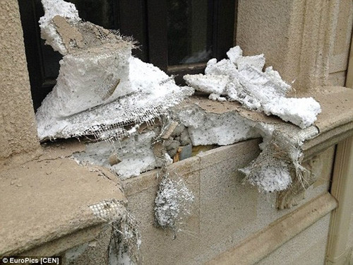 Khi phát hiện sự việc, nhiều người mua nhà đã không đồng ý ký vào biên bản nhận nhà. Bởi chính họ lo cho sự an toàn và bền vững của công trình.