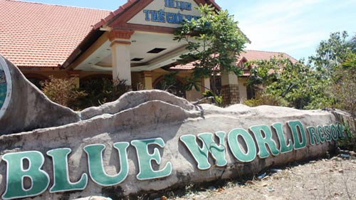 Resort Thế Giới Xanh (Blue World) được đầu tư gần 25 tỷ đồng bị thu hồi làm cảng Kê Gà giờ trở nên tiêu điều, đổ nát.