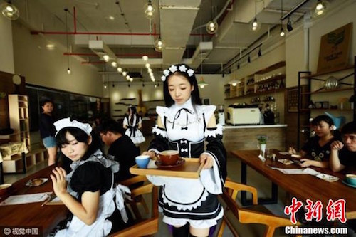 Theo China News, quán cà phê đã thu hút rất nhiều thực khách tò mò tới trải nghiệm dịch vụ mới.