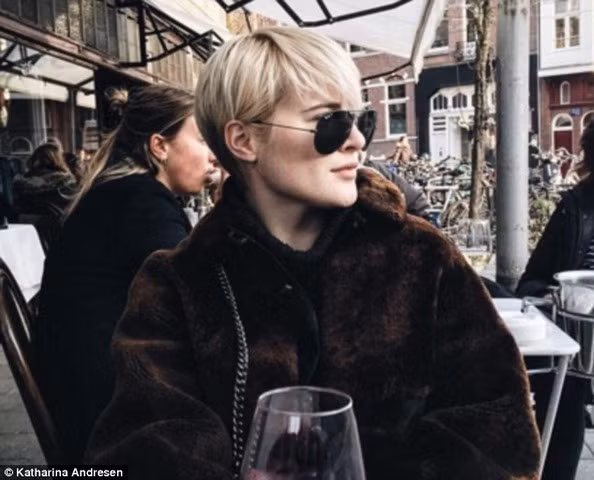 Chị gái Alexandra cũng nằm trong danh sách tỷ phú trẻ nhất thế giới. Ái nữ này đang học khoa học xã hội tại Đại học Amsterdam.