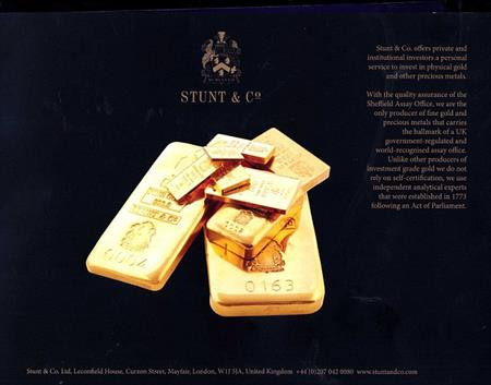 Vào buổi từ thiện, James Stunt đã liên tục đặt lên bàn bốn thỏi vàng, mỗi thỏi nặng 1kg, để có được một chiếc du thuyền cho dịp cuối tuần. Sau đó, nhà tỷ phú 34 tuổi còn chi thêm hơn 1 tỷ đồng cho một tác phẩm điêu khắc khác. Những thỏi vàng James dùng trong buổi đấu giá mang ký hiệu của công ty lọc hóa dầu Stunt thuộc sở hữu con rể tỷ phú F1.