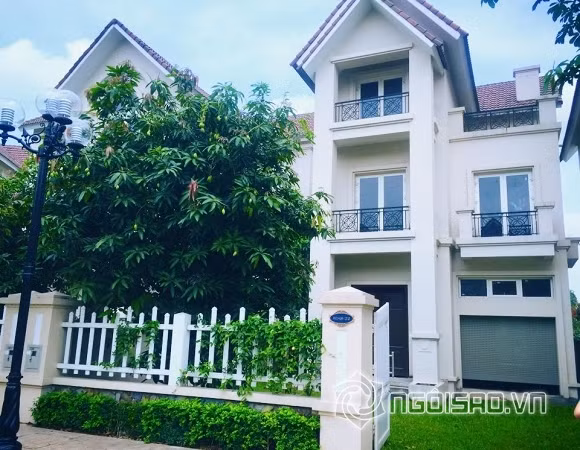 Quang cảnh bên ngoài ngôi biệt thự rộng rãi của diễn viên Lã Thanh Huyền.