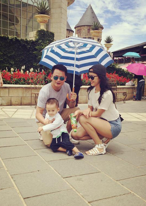 Kể từ khi gia nhập VIB, ông Trung đã kinh qua nhiều vị trí, trong đó có 4 tháng là quyền Tổng giám đốc của ngân hàng này. Từ ngày kết hôn, Phan Thị Lý gần như không tham gia showbiz để tập trung làm tròn trách nhiệm của người vợ, người mẹ. Sau khi chuyển vào Sài Gòn sinh sống, cuối năm 2012, cô sinh cho vị đại gia cậu quý tử kháu khỉnh tên là Lê Minh.