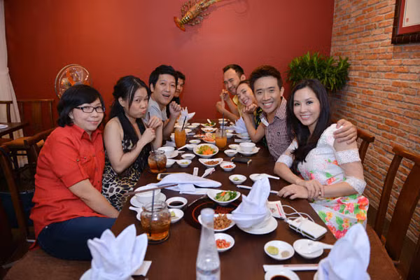 Quán ăn của Hoa hậu Quý bà Thu Hoài nhận được sự ủng hộ nhiệt tình của rất nhiều anh chị em nghệ sĩ trong showbiz Việt.