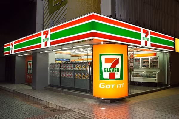Dù khởi nguồn tại Mỹ nhưng 7-Eleven lại đạt được thành công đặc biệt ở khu vực châu Á. Lý giải cho thành công này, chuyên gia phân tích của Monitor Group cho biết: 7-Eleven có những đối tác địa phương rất tuyệt vời, những người hiểu rất rõ thị trường địa phương và cách để thu hút người dân bản địa.