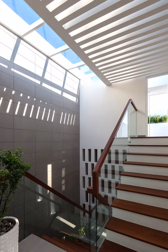 Hồ nước và cây xanh sẽ làm cho không khí trong lành và mát mẻ trong mỗi góc nhà.