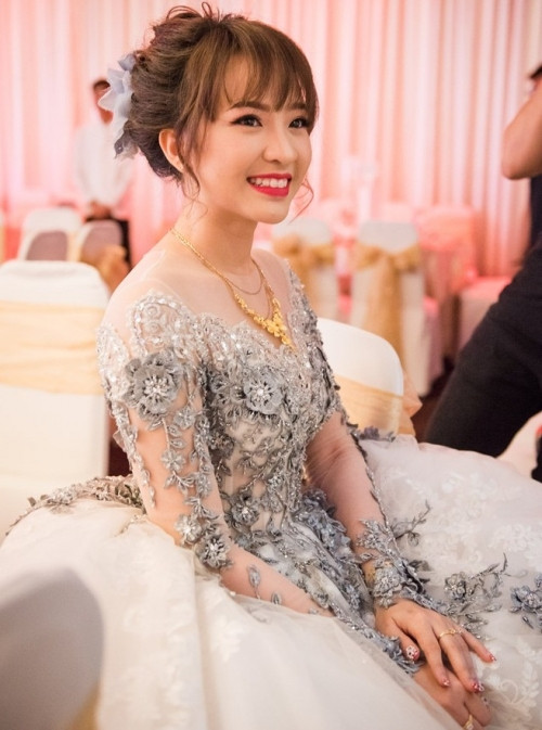 "Cô dâu 9X" Phương Thảo vô cùng xinh đẹp trong ngày cưới.