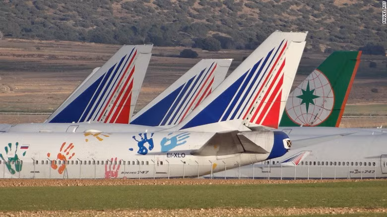 Sân bay Teruel là nơi dừng chân của máy bay đến từ khắp nơi trên thế giới, cung cấp dịch vụ bảo dưỡng cho những chiếc máy bay đang tạm thời hoặc vĩnh viễn ngừng hoạt động.