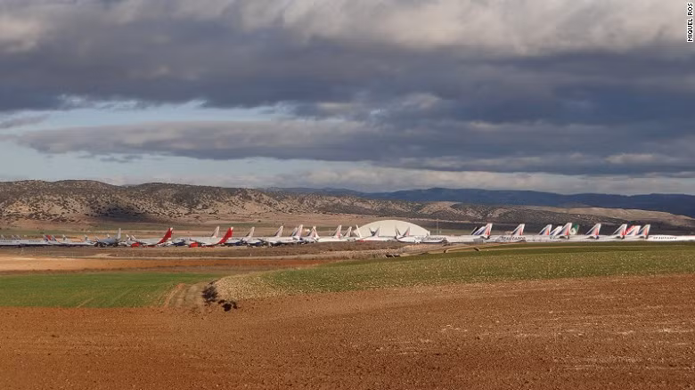 Thời tiết khô cằn ở Teruel rất lý tưởng với việc lưu giữ máy bay, khiến nguy cơ hư hỏng ở mức thấp nhất. Đây là một trong số ít cơ sở đáp ứng yêu cầu bảo quản máy bay trên thế giới.