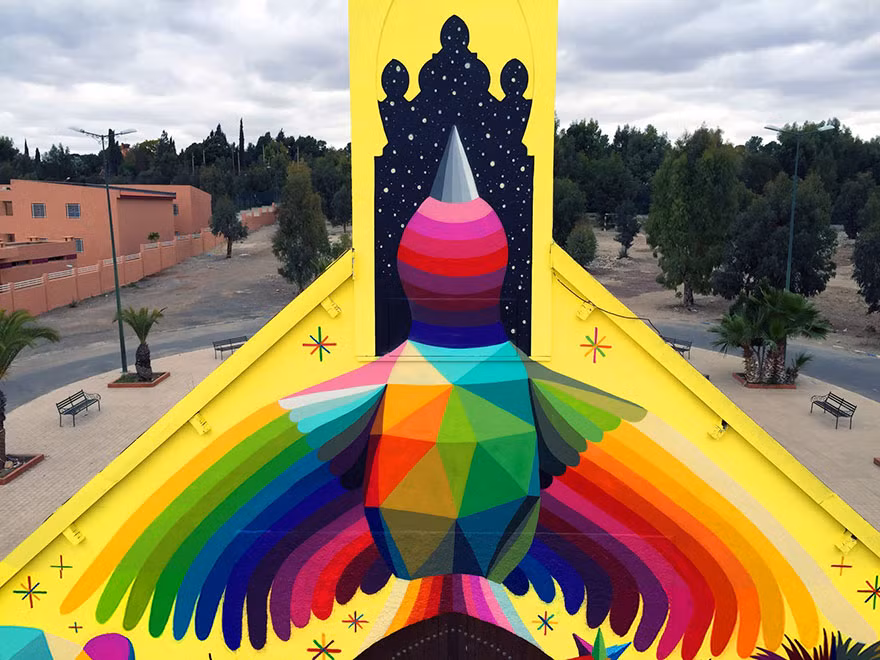 Những hình vẽ nghệ thuật tươi sáng, độc đáo khiến nhà thờ trở nên tươi mới, thu hút hơn.