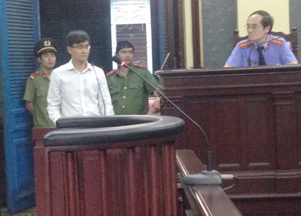 Ngoài cổ phần trong các công ty lớn, vị đại gia này cũng có trong tay rất nhiều cửa hàng kinh doanh khác mang lại cho ông nguồn thu nhập “khủng”. Ông Cao Toàn Minh hiện sinh sống tại quận 7, TP HCM, đã có một vợ và hai người con.