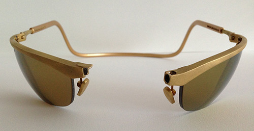 5. Clic Gold 18k Gold Sports, giá 75.000 USD (hơn 1,6 tỷ đồng): Clic Gold là một thương hiệu mắt kính có thâm niên hơn 35 năm, nổi tiếng với những mẫu kính đọc sách chất lượng cao. Hãng này từng hợp tác với nhà thiết kế trang sức nổi tiếng Hugh Power để tạo ra 100 cặp kính thể thao18k Gold Sports. Tất cả đều được làm thủ công hoàn toàn từ vàng 18k, hoàn thành trong 40 đến 50 giờ đồng hồ.