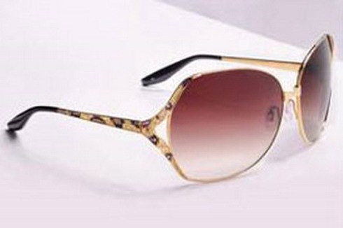 10. Lugano Diamonds Sunglasses, giá 27.000 USD: Với cảm hứng từ da báo, hãng Lugano chế tác ra siêu phẩm có trị giá lên tới 27.000 USD. Giá bán đắt đỏ do kính được có khung màu nâu dát vàng và đính kim cương đen.