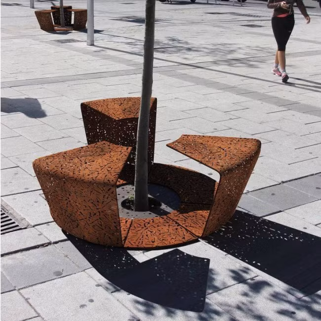 Thiết kế này vừa dùng làm ghế ngồi vừa để bảo vệ cây.