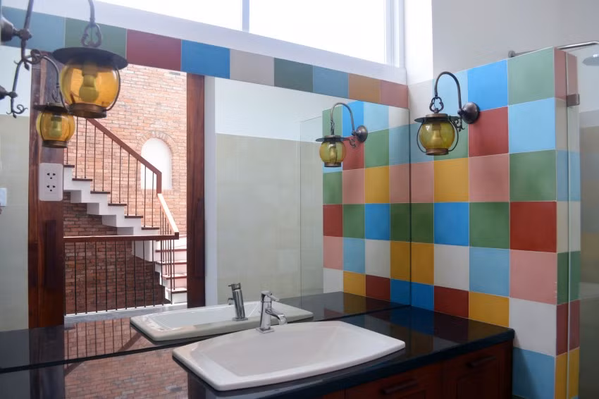 Phòng vệ sinh nổi bật.