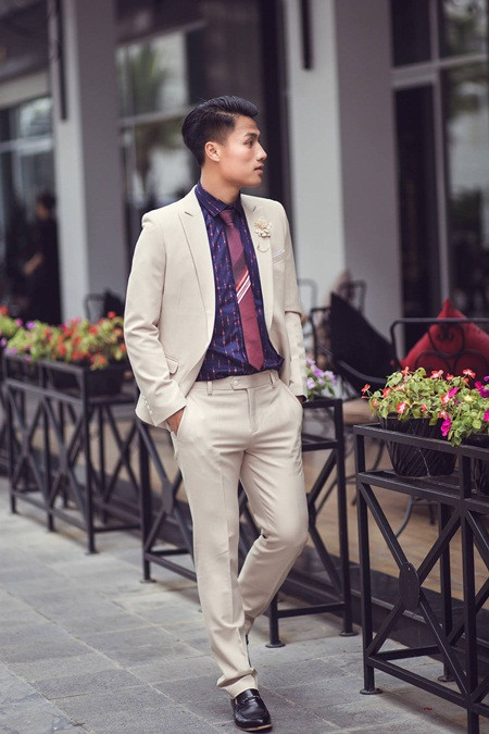 Bộ vest này có thể diện ở nhiều bối cảnh khác nhau mà vẫn luôn toát lên phong thái đàn ông, cực kỳ thu hút.