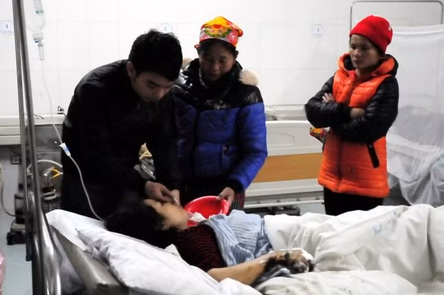 Giay phut bat luc nhin ban chet chay trong xe khach