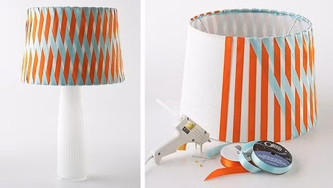 Chụp đèn được trang trí với những sợi ruy băng nổi bật.