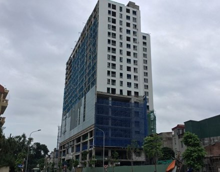 Ha Noi: Het thang 8 pha do xong tang 19 nha 8B Le Truc