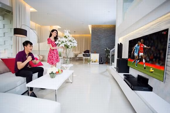 Biệt thự triệu đô nằm ven sông của Thủy Tiên - Công Vinh: Đôi vợ chồng hot nhất nhì showbiz Việt đã tốn khá nhiều công sức và tiền bạc trong việc thiết kế, xây dựng tổ ấm mới nằm ở Quận 7, TP HCM.