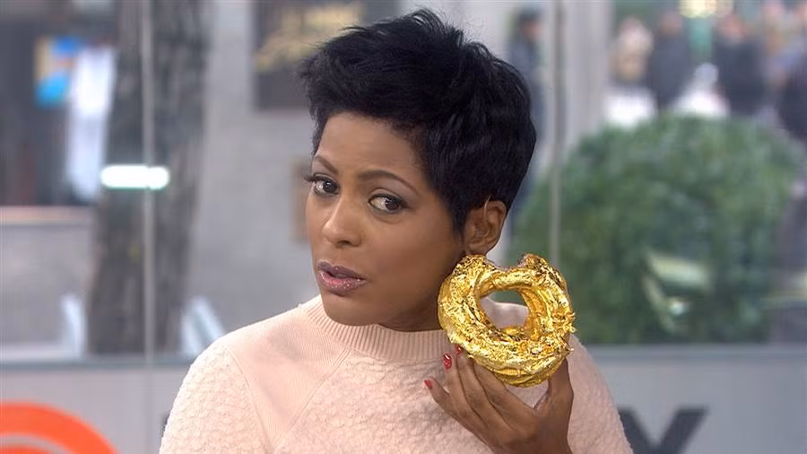 Nhà hàng Manila Social Club đã rất tích cực quảng cáo loại bánh dát vàng này trên mạng xã hội. Nhiều thực khách cũng chia sẻ hình ảnh họ mua bánh về để thưởng thức dịp đầu năm.