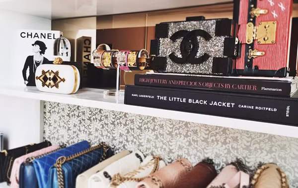 Như hầu hết thiếu nữ nhà giàu khác, Georgina có bộ sưu tập túi và giày hàng hiệu khiến cô gái nào cũng phải thèm muốn.