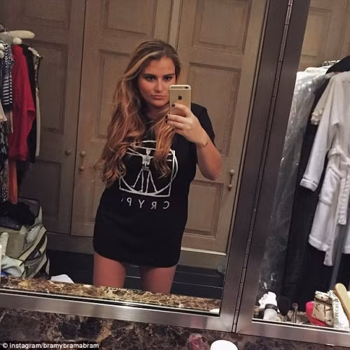 Sofia Abramovich, con gái tỷ phú Nga Roman Abramovich: Sofia là là con gái thứ hai của tỷ phú Nga Roman Abramovich và người vợ hai Irina, được coi là cô gái tuổi teen giàu nhất nước Anh với khối tài sản được thừa hưởng ước tính lên tới một tỷ bảng.