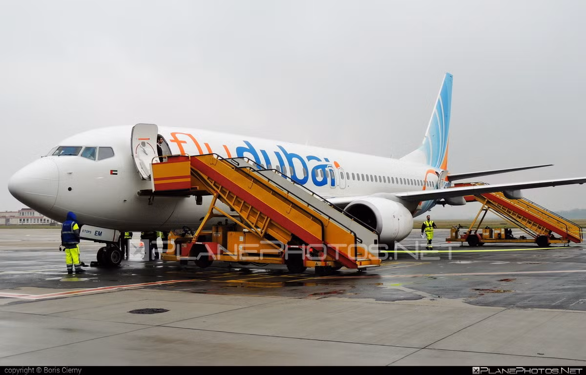 Cựu phi công John Cox nói với kênh RT rằng, máy bay Boeing 737-800 là dòng máy bay cực kỳ an toàn, được nhiều hãng hàng không thương mại trên thế giới sử dụng, có thể hạ cánh trong phần lớn điều kiện khó khăn. Ảnh: Planephotos.