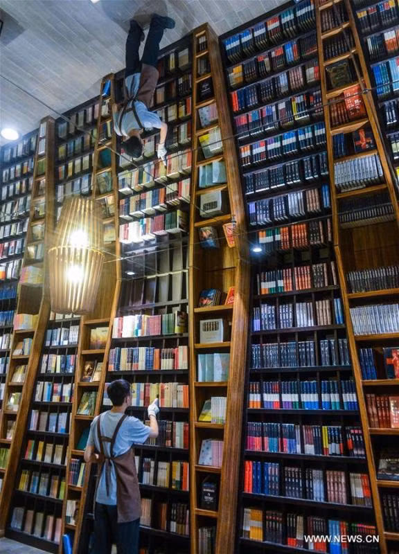 Với thiết kế nội thất độc đáo, Zongshuge được gọi là nhà sách đẹp nhất Trung Quốc.