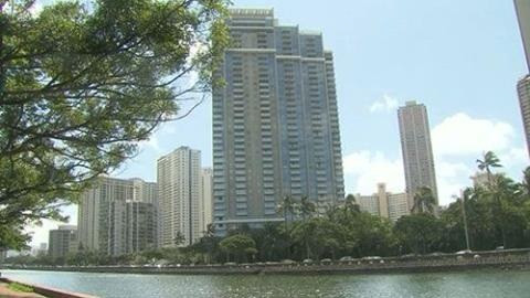 Ngoài số bất động sản ở Hàn Quốc, Song Hye Kyo còn sở hữu căn chung cư cao cấp thuộc tòa nhà 50 tầng tại Manhattan, New York, Mỹ. Giá căn hộ cao cấp ở đây được ước tính trị giá từ 40 đến 60 tỷ đồng.