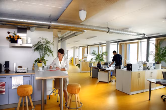 Trong khu phố xanh này cũng có các tiện ích khác như văn phòng, khu trung tâm thương mại.